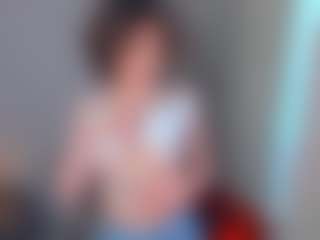 Live cam show with SunDeane - Lush Brown Hair on Cam Slut