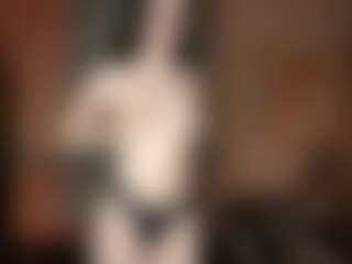 Live cam show with Zara - Skinny on studioflirtlive.com