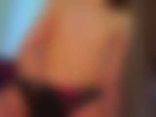 Live cam show with AveriRigby - Domination on StripNow