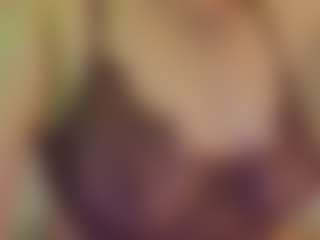 Live cam show with AveriRigby - Blonde Hair on Dare Cams