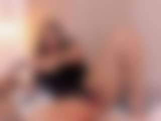 Katuff MILF webcam performer live streaming