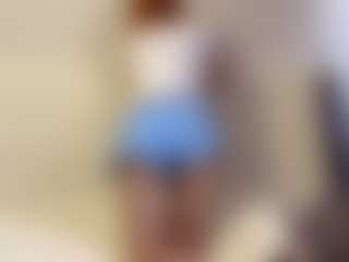 Live cam show with Lina - Petite on Dolls Live