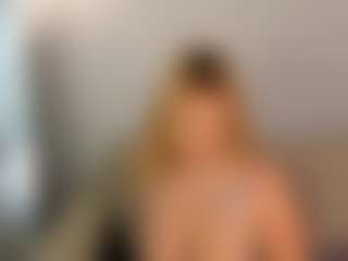 Live cam show with Stellla - Young Adult on eurowanks.com