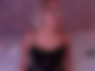 Live cam show with CriistyBloom - Thick on livesuperchat.net