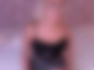Live cam show with CriistyBloom - Solo Show on Camsoda