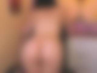 Live cam show with MickeDio - Lean on Big Tits
