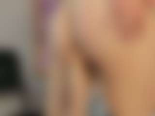 Live cam show with Ruby-diamonds - Fingering on xDating