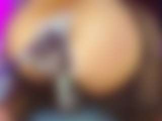 Live cam show with BubbleAsshot - Small Tits on StripNow