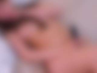 Live cam show with Mia - Double Penetration on CamSodaAdn