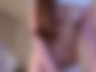 Live cam show with Mia - Butt Plug on Camsoda