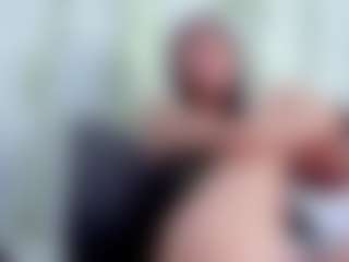 Live cam show with LaurenBellucci - Striptease on PervPlay.com