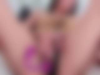 Live cam show with LaurenBellucci - Striptease MILF on Dolls Live