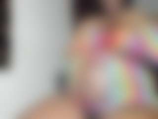 Live cam show with Miss-Diamonds - Facial on StripNow