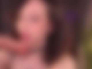 Live cam show with Luna - Plug on AdultVida.com
