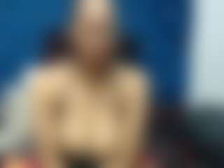 SexyLo0la MILF webcam performer live streaming