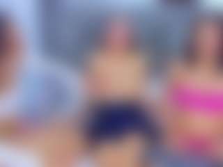Live cam show with HAILY AND ALISA - Average on Milf Play