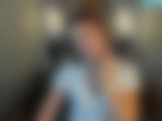 Live cam show with Tracey-Gill - Show on UwU Esports