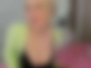 Live cam show with CarollMay - Striptease on Camiplay Live