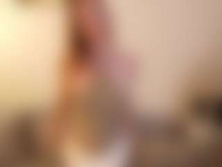 Live cam show with Felicia-Bernot - Striptease on Camiplay Live