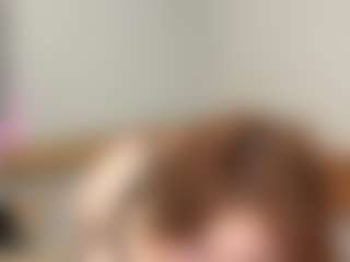 Live cam show with Emma - Red Hair on xxxlivecams.org
