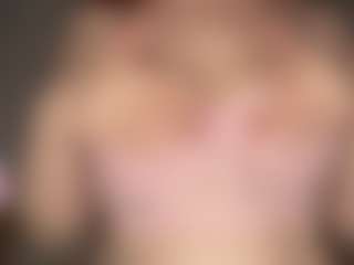 Live cam show with Emma - Normal on StripNow