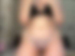 Live cam show with Emma - Green Eyes on CamClone
