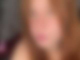 Live cam show with Emma - Red Hair on intimatelivegirls.com