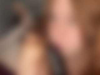 Live cam show with Emma - Camel Toe on Milf Play