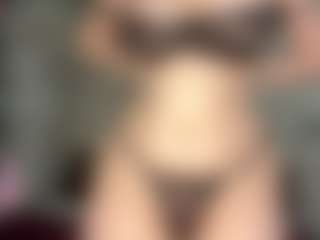 Live cam show with Emma - Hairy Pussy on googirlz
