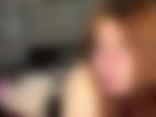 Live cam show with Emma - Hairy Pussy on xDating