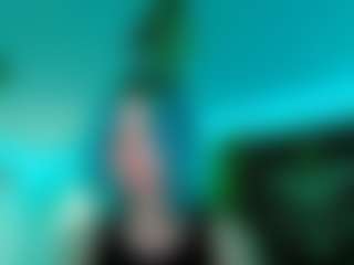 Live cam show with Xena - Lesbian on CamwithHer