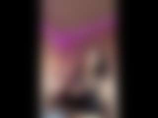 Live cam show with MoniqueSchiffman - Pegging on Camming Site