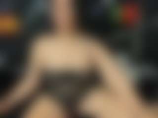Sofia MILF webcam performer live streaming