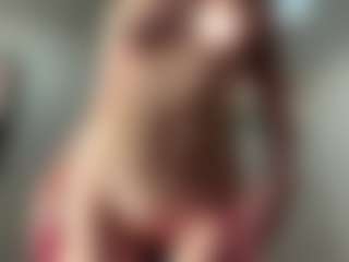 Live cam show with Elin - Moaning on Gym Cam Girls