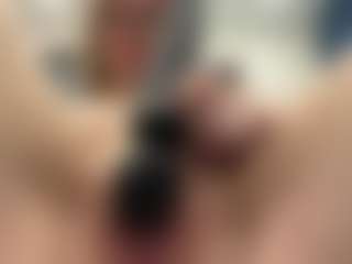 Live cam show with Elin - Striptease on slutload