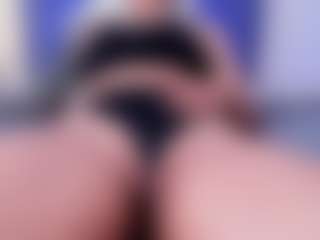 Live cam show with Ambarr - Thin on StripNow