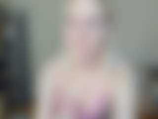 Live cam show with CecilaChars - Public on Streamer API