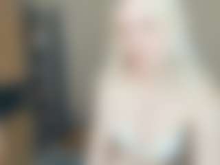 Live cam show with CecilaChars - Skinny on Camsoda