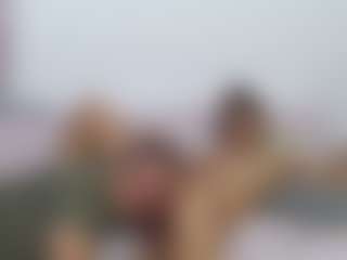 Live cam show with Exoticcxcouple - Blue Eyes on Dolls Live