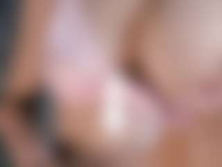 Live cam show with Hannadanniels - Milk on LiveSexCams6