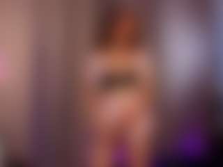 Live cam show with RacheleGianola - Brown Hair on Uber Horny