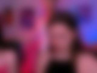 caroline-honeyy's Live Sex Cam Show