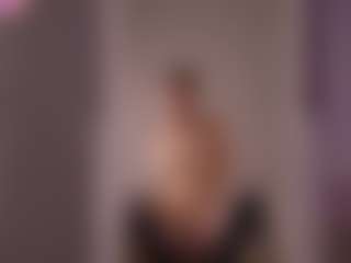 Live cam show with Emmiellee - Brown Hair Teen (18+) on Mixed Magazine Live