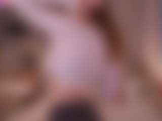 Live cam show with Emmiellee - Normal on Camming Site