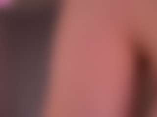 Live cam show with Emmiellee - Brown Hair on Camsoda