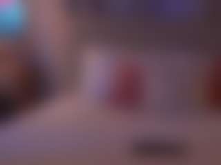 Live cam show with Emmiellee - Brown Hair Petite on Camsoda