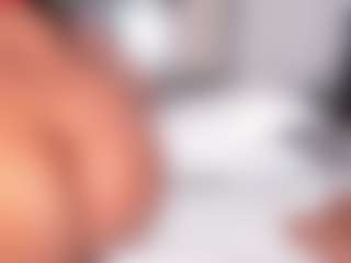 Janna MILF webcam performer live streaming