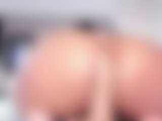 Live cam show with Janna - Fingering MILF on Camming Site