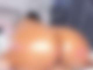 Live cam show with Janna - Squirt Mature on SquirtSoMuch