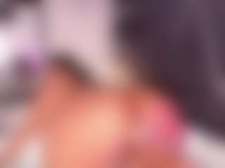 Janna MILF webcam performer live streaming